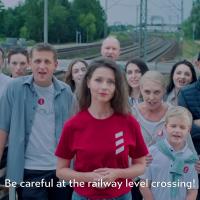 bezpieczny przejazd, spot, wideo, kampania społeczna, przejazd kolejowo-drogowy, materiał informacyjny, materiał edukacyjny, reklama, film promocyjny, materiał filmowy, materiał promocyjny, ambasadorka bezpieczeństwa, ambasadorki bezpieczeństwa, ambasador bezpieczeństwa, ambasadorzy bezpieczeństwa