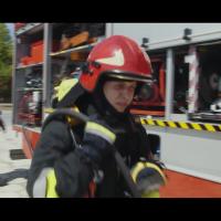 bezpieczny przejazd, symulacja, zderzenie, spot, wideo, wypadek, przejazd kolejowo-drogowy, szlaban na ryzyko, kierowca, ratownik, ratownictwo medyczne, samochód, symulacja zderzenia, akcja ratunkowa