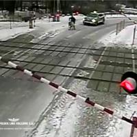 bezpieczny przejazd, bezpieczeństwo, przejazd kolejowo-drogowy, policja, rower