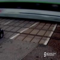 bezpieczny przejazd, kampania społeczna, monitoring, monitoring na przejazdach, omijanie rogatki, rogatka, samochód osobowy