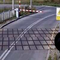 bezpieczny przejazd, kampania społeczna, przejazd kolejowo-drogowy, monitoring, monitoring na przejazdach, traktor, ciągnik