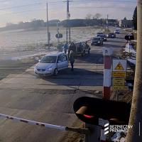 bezpieczny przejazd, kampania społeczna, przejazd kolejowo-drogowy, monitoring, monitoring na przejazdach, rogatka