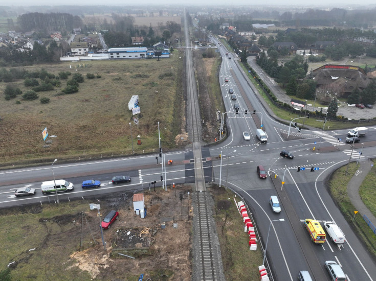 przejazd kolejowo-drogowy, powrót pociagów, widok z lotu ptaka, LK245, Ciechocinek