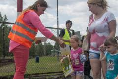 Straż Ochrony Kolei, bezpieczny przejazd, bezpieczeństwo, bezpieczny piątek, akcja ulotkowa, przejazd kolejowo-drogowy, ulotka