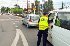 bezpieczny przejazd, akcja ulotkowa, przejazd kolejowo-drogowy, żółta naklejka, 112, Bydgoszcz