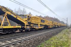 LK131, przewóz towarów, maszyna, prace na linii, Inowrocław Rąbinek, Zduńska Wola Poddębice, nowa szyna, nowy podkład