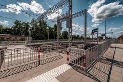 sieć trakcyjna, Korsze, tor, nowa sieć trakcyjna, nowe przejście na peron, LK38, przejście dla pieszych, KPO, inwestycje w realizacji