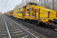 LK131, przewóz towarów, maszyna, prace na linii, Zduńska Wola Poddębice, nowa szyna, nowy podkład