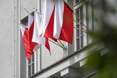 centrala, budynek, iluminacja, flaga biało-czerwona, dekoracja