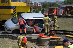 bezpieczny przejazd, zderzenie, przejazd kolejowo-drogowy, straż pożarna, strażak, wydarzenie plenerowe, symulacja zderzenia, akcja ratunkowa, akcja ratownicza