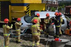 bezpieczny przejazd, zderzenie, przejazd kolejowo-drogowy, straż pożarna, strażak, wydarzenie plenerowe, symulacja zderzenia, akcja ratunkowa, akcja ratownicza