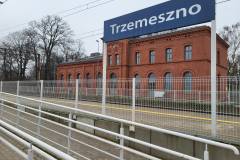 peron, stacja, nowa infrastruktura, budynek dworca, tablica, Trzemeszno