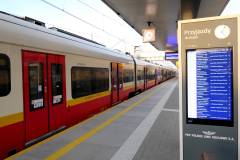 peron, stacja, pociąg, infokiosk