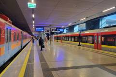 peron, dworzec kolejowy, pociąg osobowy