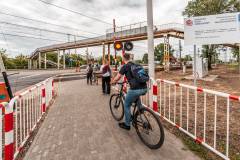 Warszawa, przejazd kolejowo-drogowy, rogatka, rowerzysta, KPO, digitalizacja, ul. Naczelnikowska