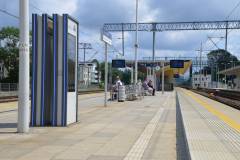 pasażer, peron, stacja, nowa tablica informacyjna