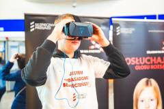 bezpieczny przejazd, kampania społeczna, Warszawa Centralna, edukacja, edukacja dzieci, stoisko kampanii, edukacja dorosłych, akcja edukacyjna, ambasador bezpieczeństwa, virtual reality, ambasadorzy bezpieczeństwa, aplikacja mobilna