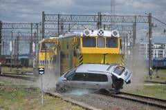 bezpieczny przejazd, zderzenie, przejazd kolejowo-drogowy, wydarzenie plenerowe, symulacja zderzenia, akcja ratunkowa, akcja ratownicza