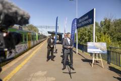 briefing prasowy, przystanek, Klimczak Dariusz, Wyborski Piotr, Warszawa Ursus Północny