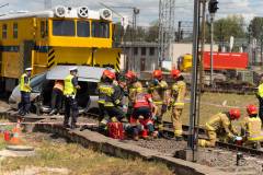 bezpieczny przejazd, kampania społeczna, przejazd kolejowo-drogowy, straż pożarna, policja, ratownictwo medyczne, strażak, wydarzenie plenerowe, symulacja zderzenia, ratownik medyczny