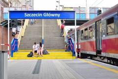 pasażer, peron, pociąg, przejście, Szczecin, Szczecin Główny, kładka, schody