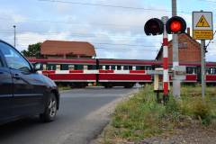 przejazd kolejowo-drogowy, skrzyżowanie bezkolizyjne, pociąg, budowa, rogatka