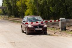 bezpieczny przejazd, kampania społeczna, przejazd kolejowo-drogowy, napęd rogatkowy, rogatka, wydarzenie plenerowe, symulacja zderzenia, wyłamanie rogatki, bezpiecznik drąga rogatkowego